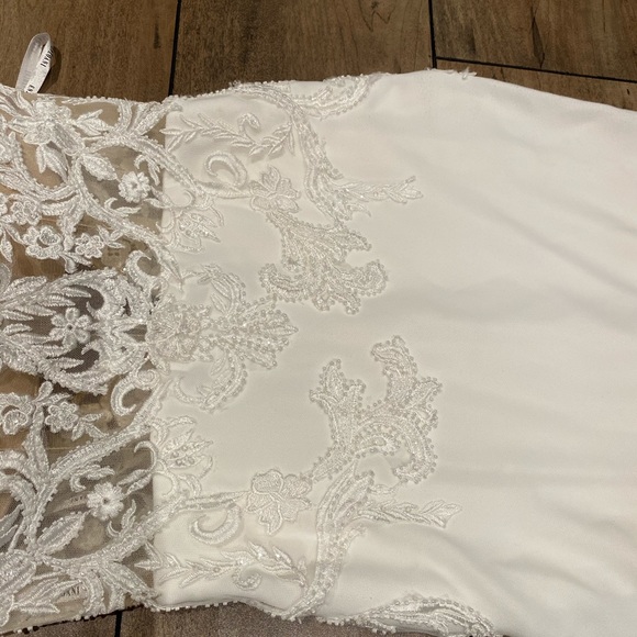 WEDDING DRESS - Picture 6 of 15